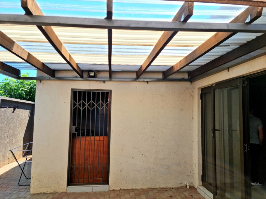 3 Bedroom Property for Sale in Tlhageng Northern Cape